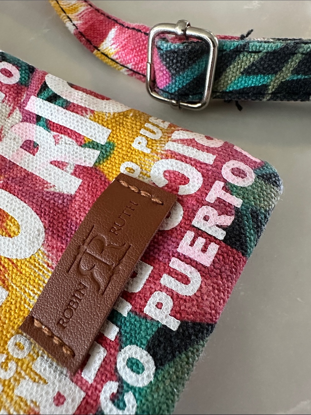 Robin Ruth Multicolor PUERTO RICO Text Crossbody Bag - Picture 4 of 9